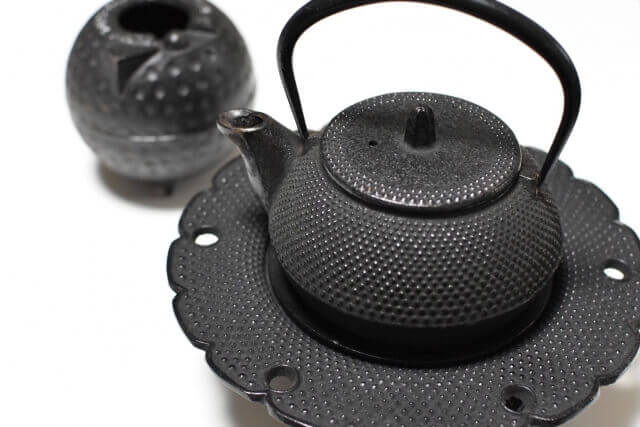 南部鉄瓶／無銘柄・岩手県金属工芸品。【使用形跡あります】。 印象深く