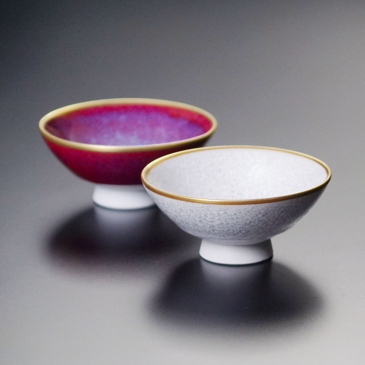 【有田焼】ペアぐい呑み 紅白宝彩