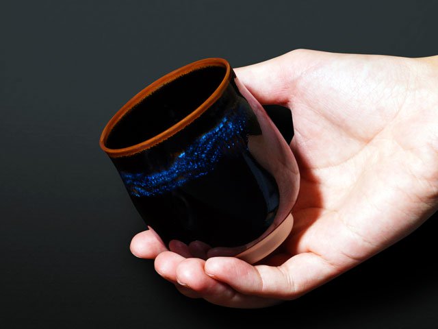 宇宙を照らす明星の器 有田焼夫婦湯呑 ”青き明星”