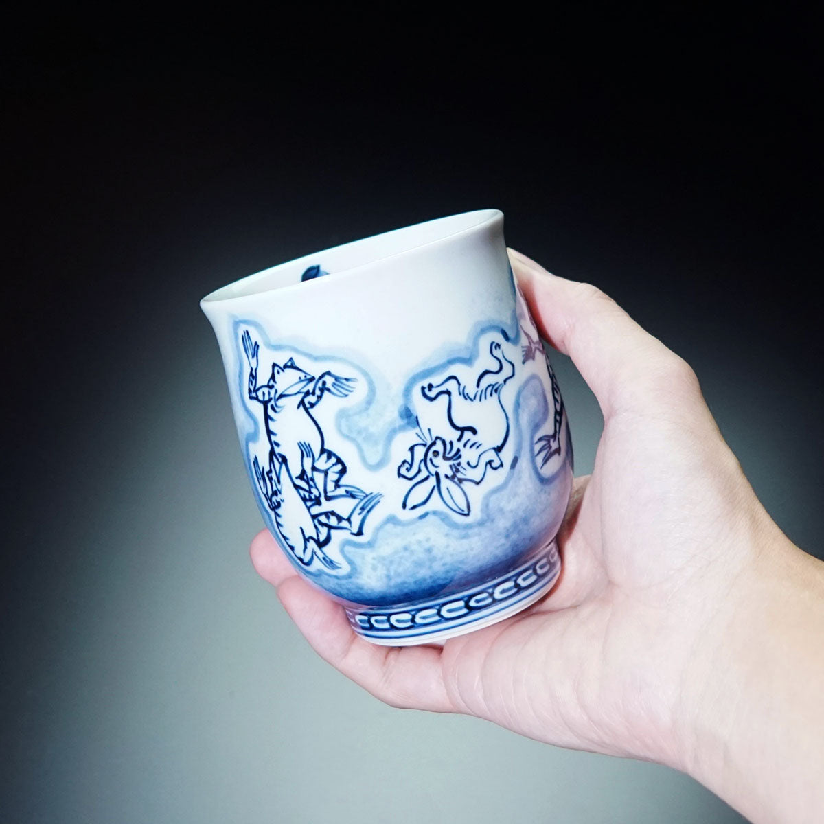 【有田焼】湯呑 染付鳥獣戯画図