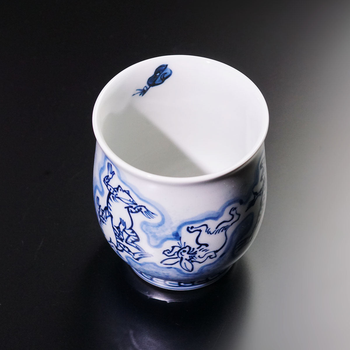 【有田焼】湯呑 染付鳥獣戯画図