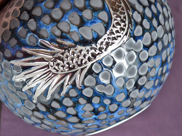 【有田焼】丸飾り花瓶 天目金彩・白金彩龍図