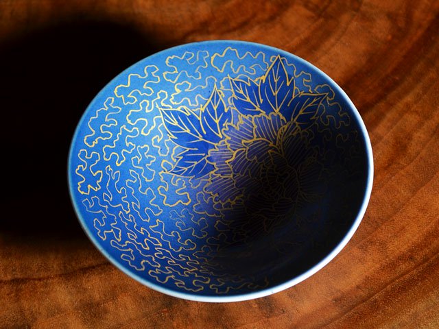 【有田焼】ぐい呑み 青釉金彩牡丹図