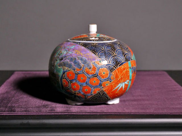 【有田焼】香炉 染錦金彩松竹梅図