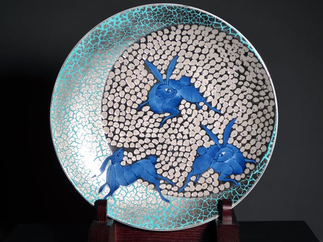 【有田焼】飾り絵皿(大)染錦白金彩兎図