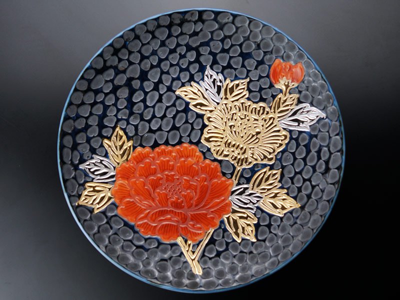 【有田焼】飾り絵皿(大)天目金彩・白金彩牡丹図