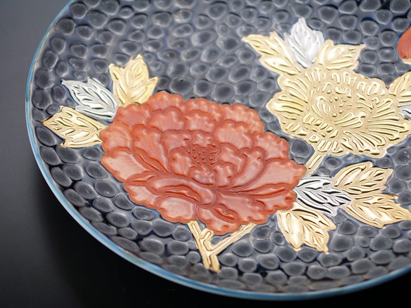 【有田焼】飾り絵皿(大)天目金彩・白金彩牡丹図