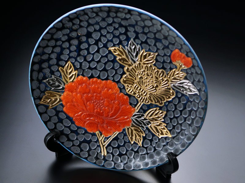 【有田焼】飾り絵皿(大)天目金彩・白金彩牡丹図