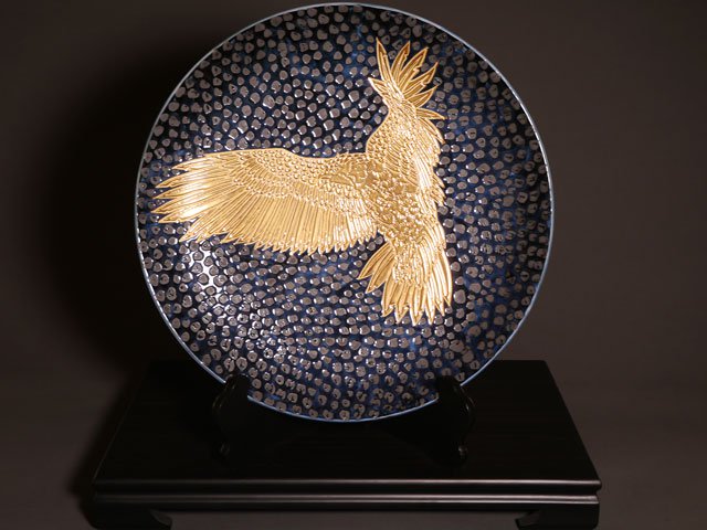 【有田焼】飾り絵皿(大)天目金彩鷹図