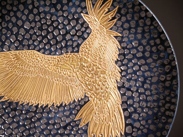 【有田焼】飾り絵皿(大)天目金彩鷹図
