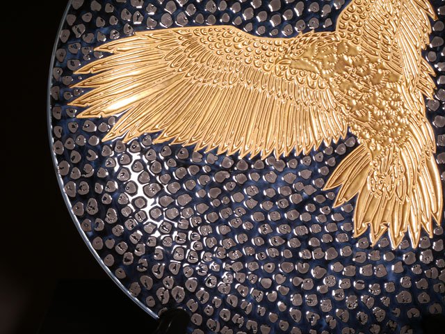 【有田焼】飾り絵皿(大)天目金彩鷹図