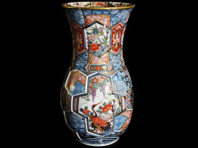 【献上手古伊万里焼】亀甲特大花瓶 染錦本金吉祥紋