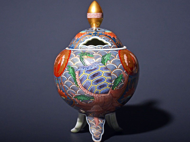 【献上手古伊万里焼】大香炉 染錦本金吉祥鶴亀図