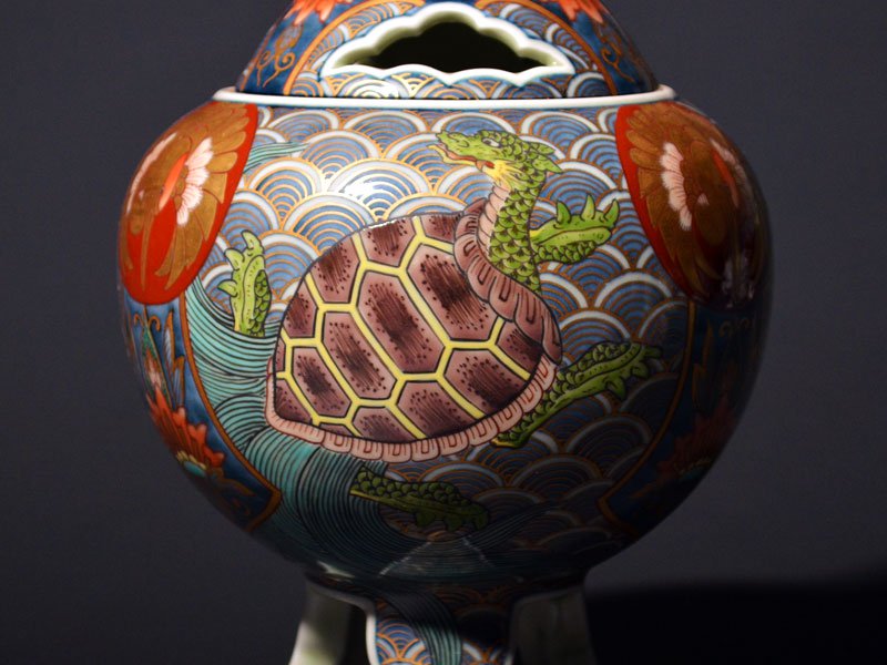 【献上手古伊万里焼】大香炉 染錦本金吉祥鶴亀図