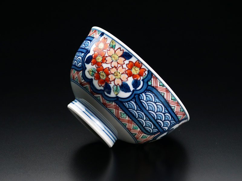 【有田焼】茶碗 染錦地文割桜菊牡丹図