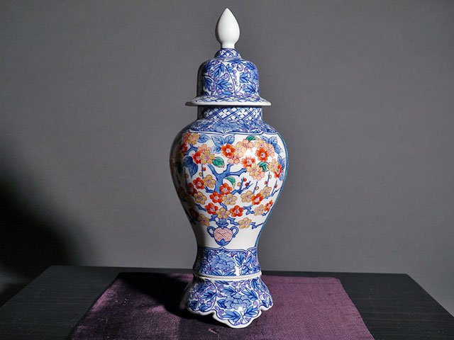 【有田焼】沈香壺 染錦牡丹花篭図