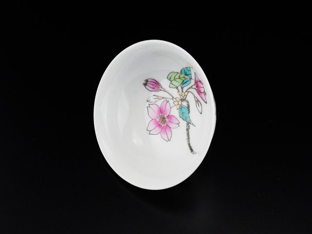 天皇陛下献上窯元作 最高級有田焼ぐい呑み盃 色絵極細桜図