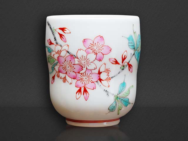 【天皇皇后陛下献上記念品】夫婦湯呑 色絵銘々桜図