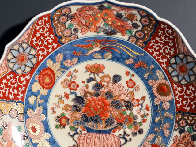 【献上手古伊万里焼】飾絵皿(特大)染錦本金花籠獅子図