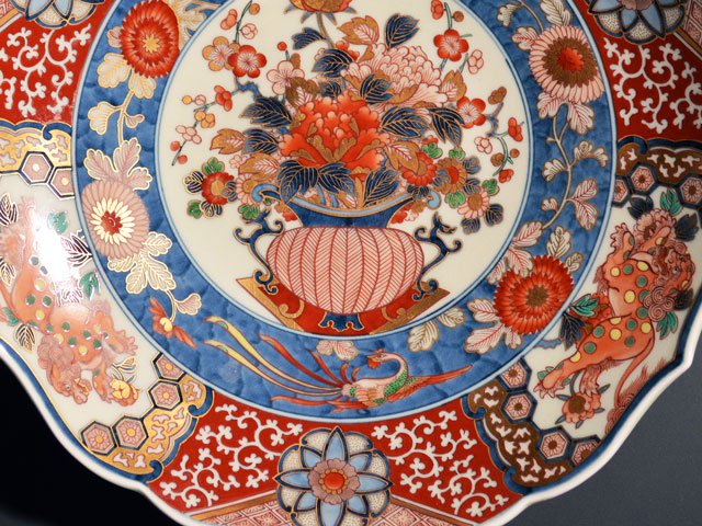 【献上手古伊万里焼】飾絵皿(特大)染錦本金花籠獅子図