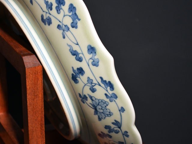 【献上手古伊万里焼】飾絵皿(特大)染錦本金花籠獅子図