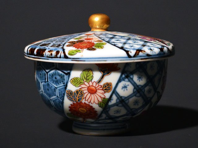 【献上手古伊万里焼】汲出湯呑 染錦本金青海波鶴図