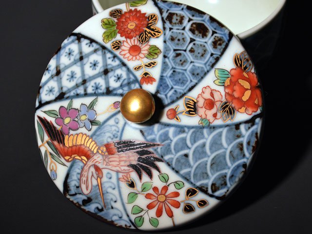 【献上手古伊万里焼】汲出湯呑 染錦本金青海波鶴図