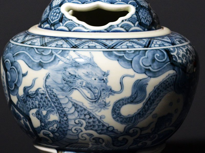 【献上手古伊万里焼】大香炉 染付破邪獅子龍