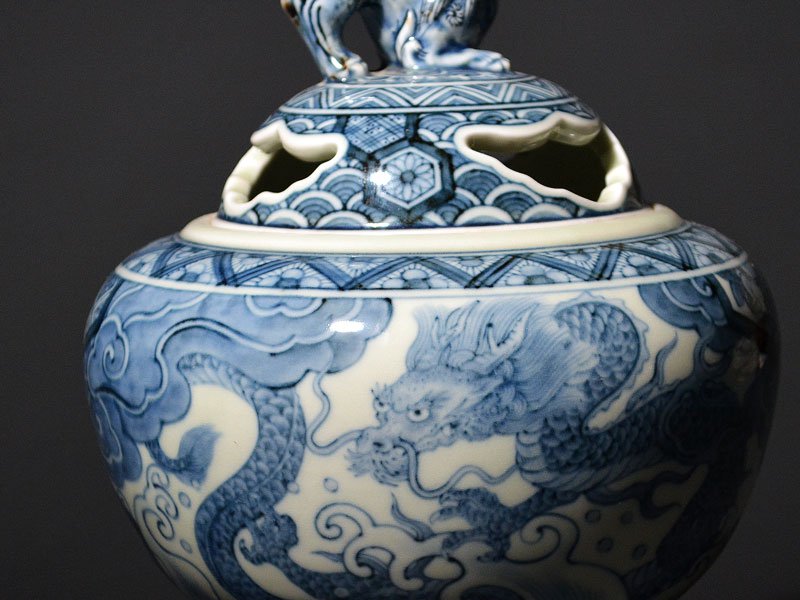 【献上手古伊万里焼】大香炉 染付破邪獅子龍