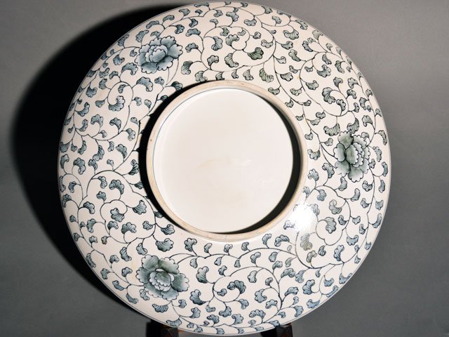 【献上手古伊万里焼】飾絵皿(特大)染錦本金獅子繚乱地紋図