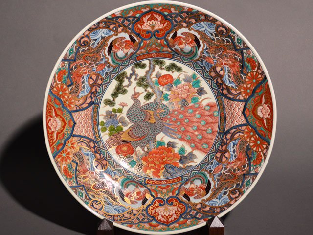 【献上手古伊万里焼】飾絵皿(特大)染錦本金孔雀絵