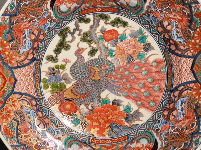 【献上手古伊万里焼】飾絵皿(特大)染錦本金孔雀絵