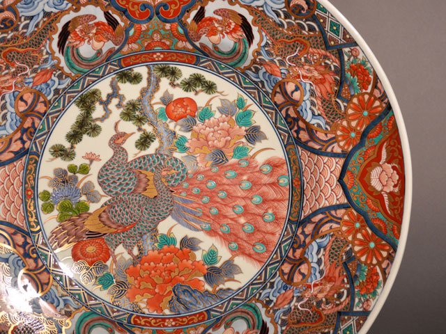 【献上手古伊万里焼】飾絵皿(特大)染錦本金孔雀絵