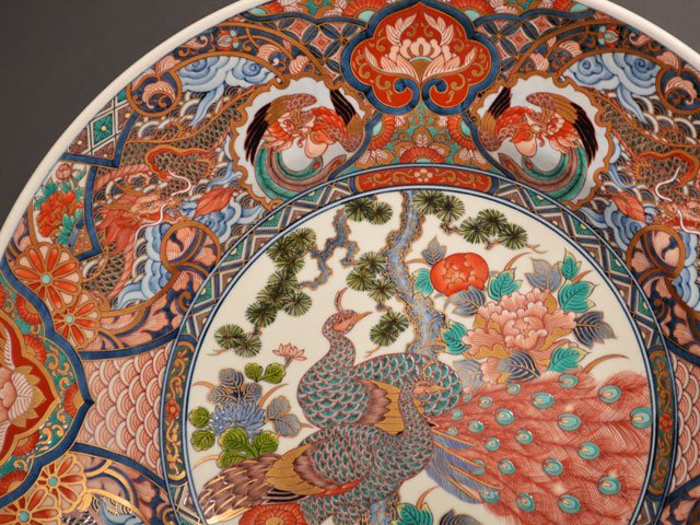 【献上手古伊万里焼】飾絵皿(特大)染錦本金孔雀絵