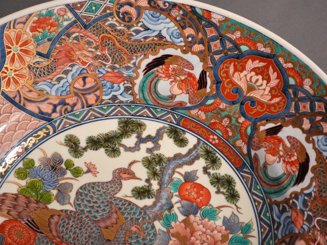 【献上手古伊万里焼】飾絵皿(特大)染錦本金孔雀絵