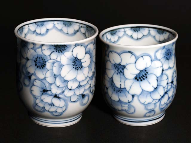 【有田焼】夫婦湯呑 染付王冠桜