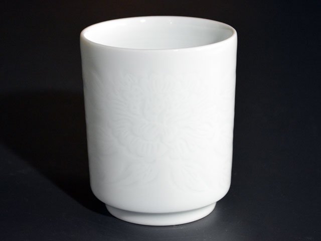 【朝日新聞掲載】手ロクロ、手彫りの白磁夫婦湯呑