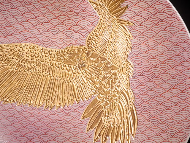 【有田焼】飾り絵皿(大)染錦金彩鷹図