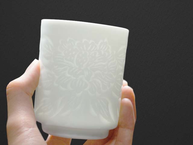 【朝日新聞掲載】手ロクロ、手彫りの白磁睦揃(夫婦茶碗セット)