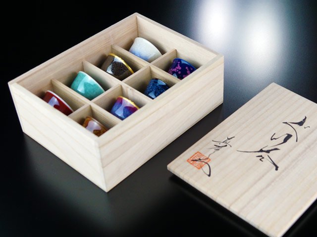 【特別企画】ぐい呑みセット(8色)真右エ門窯:桐箱入贈答品