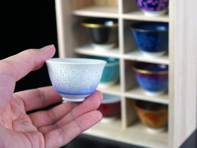 【特別企画】ぐい呑みセット(8色)真右エ門窯:桐箱入贈答品