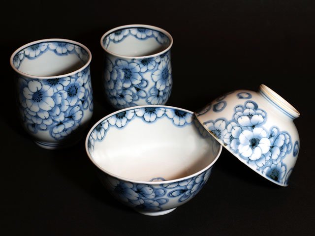 【有田焼】睦揃(夫婦茶碗セット) 染付王冠桜