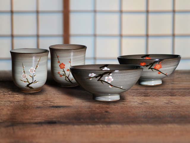 15代臥牛窯作 睦揃(夫婦茶碗セット)紅梅白梅