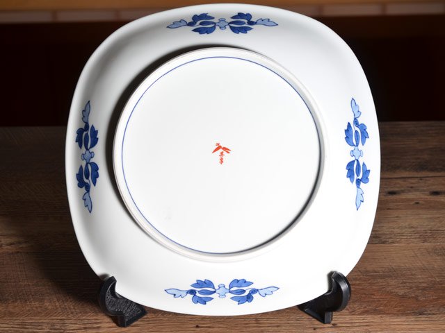 【有田焼】大皿 染錦金彩春秋図