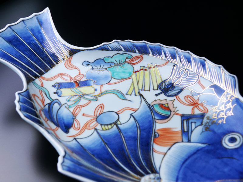 【献上金襴手様式】特大絵皿 染錦本金色鍋島吉祥鯛図