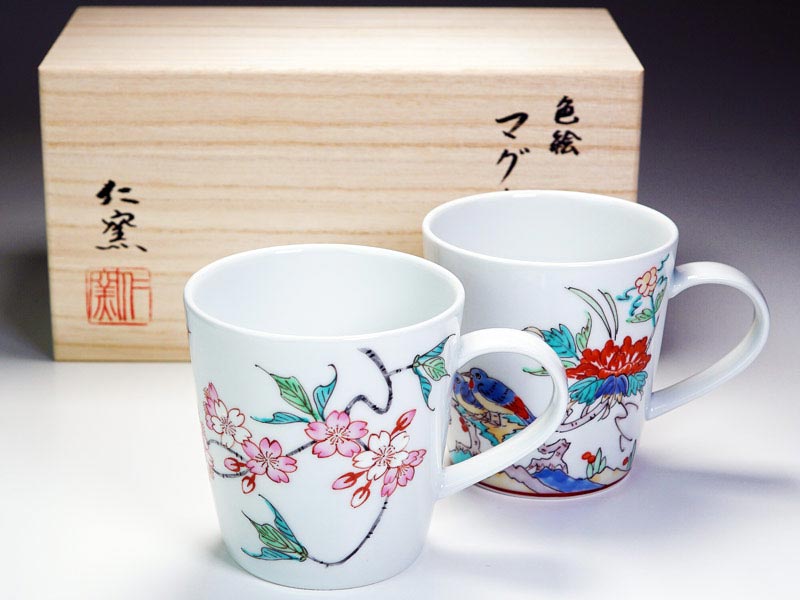 天皇陛下愛用の名窯 最高級ペアマグカップ 色絵吉祥図