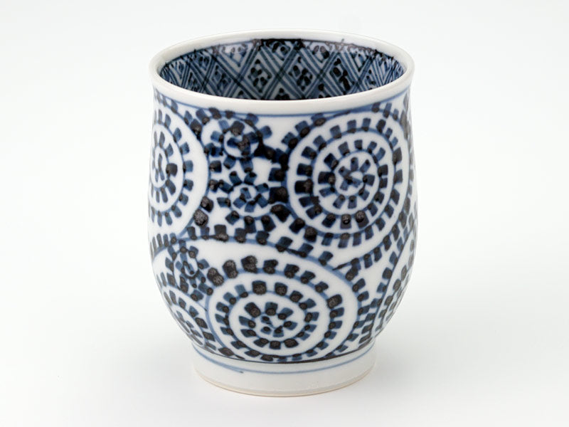 【有田焼】湯呑 染付蛸唐草格子紋図