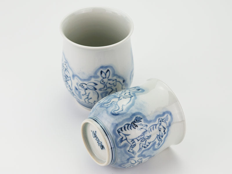 【有田焼】夫婦湯呑 染付鳥獣戯画図