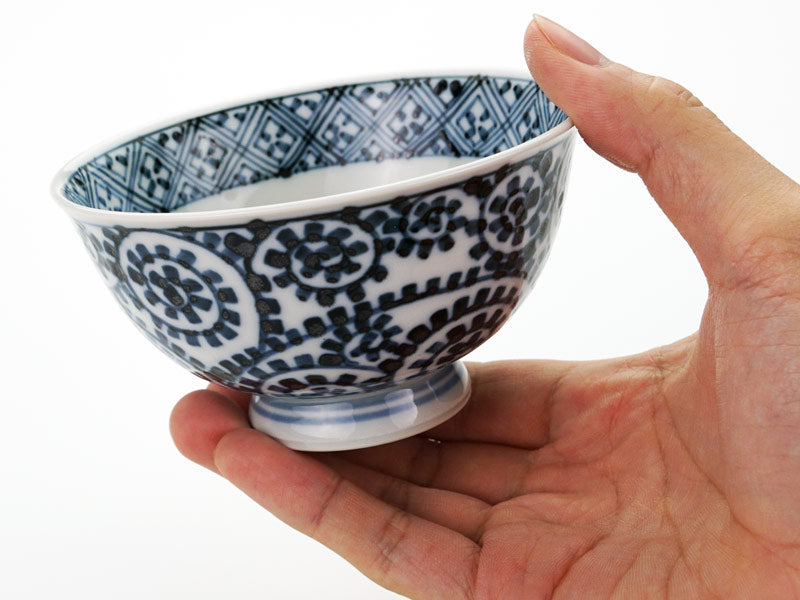 【有田焼】茶碗 染付蛸唐草格子紋図