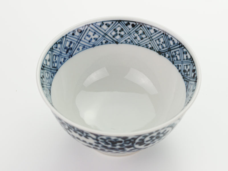 【有田焼】茶碗 染付蛸唐草格子紋図